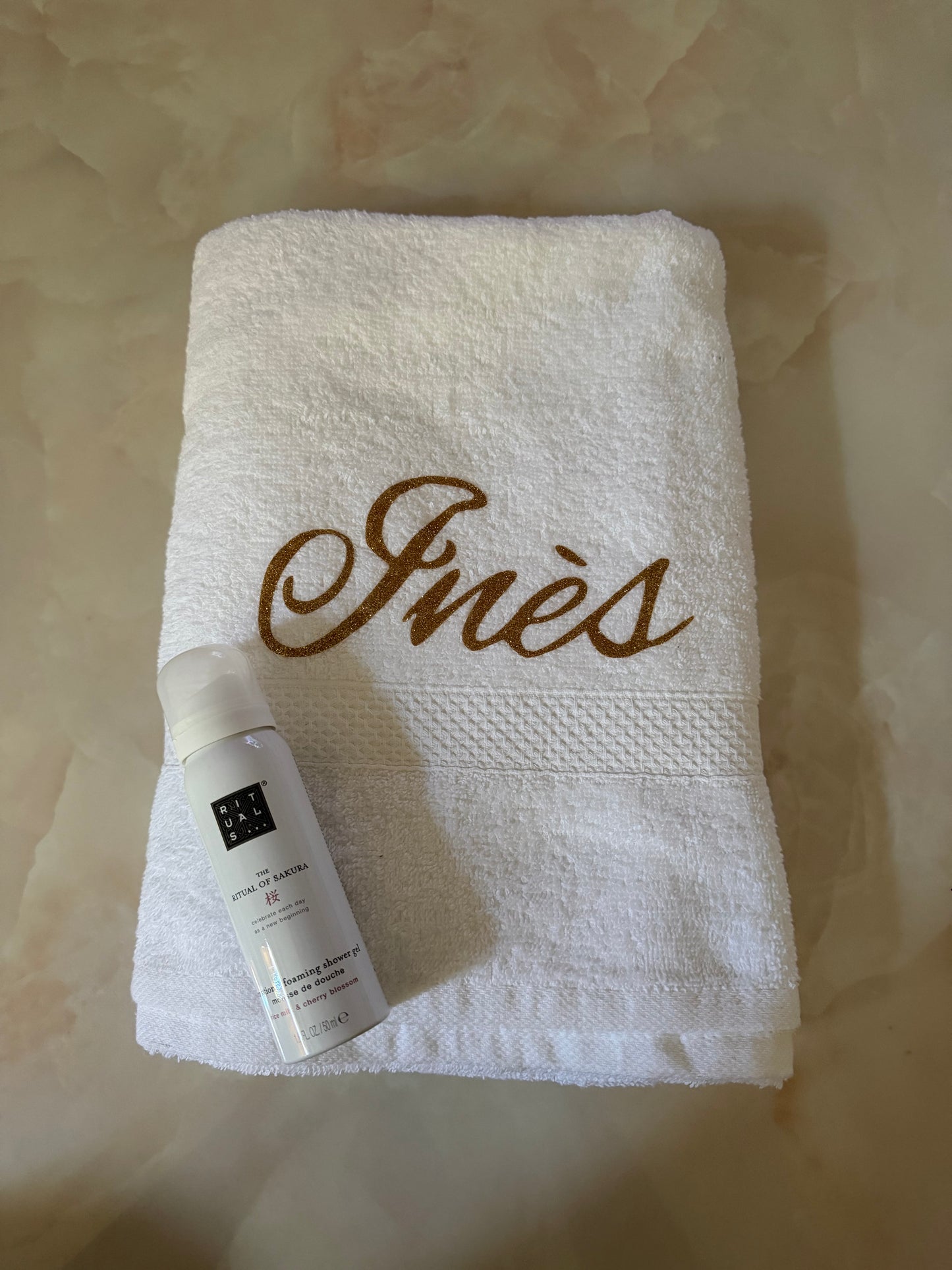 COFFRET BAIN SERVIETTE + GEL DOUCHE RITUAL